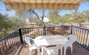 Outdoor dining - Private Holiday Home in the Countryside (Alhaurín el Grande)