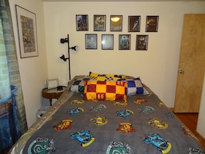 4 bedrooms, iron/ironing board, travel crib, free WiFi - No Steps & close to Mayo & Shops Covered By Faith (Rochester)