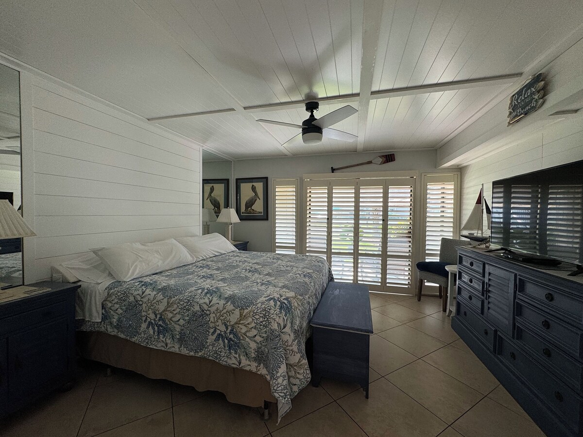 Photo 5 of 1 Bedroom Pet Friendly condo steps to the beach sleeps 4.