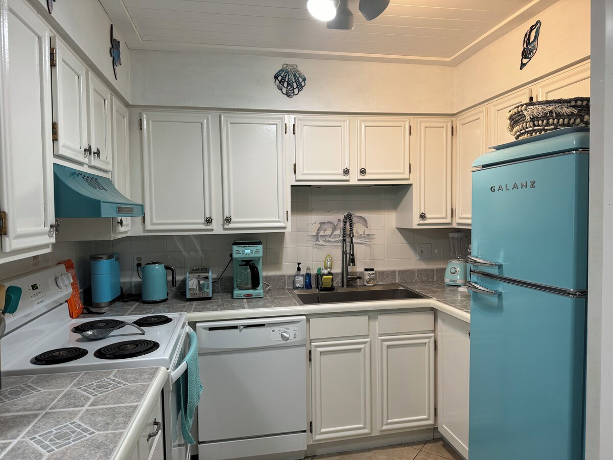 Photo 7 of 1 Bedroom Pet Friendly condo steps to the beach sleeps 4.