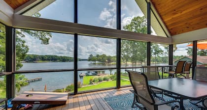 Luxe Lake Sinclair Living: Private Dock & Beach!