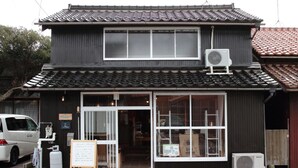 Unclassified image, 5 of 31, button - Minato Guest House (Sakaiminato)