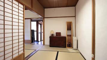 Japanese Style Room (1F), Non Smoking | Desk