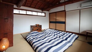 Unclassified image, 4 of 31, button - Minato Guest House (Sakaiminato)