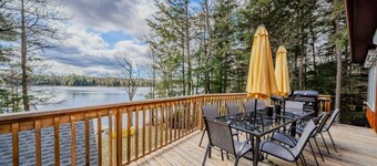 5BR Family Lakefront Cottage, Walk to Bala!