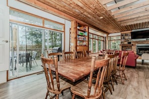 Interior - Lakeside 5BR Cottage in Bala – Group Getaway (Port Carling)