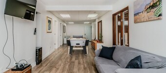 Lakeside 5BR Cottage in Bala – Group Getaway