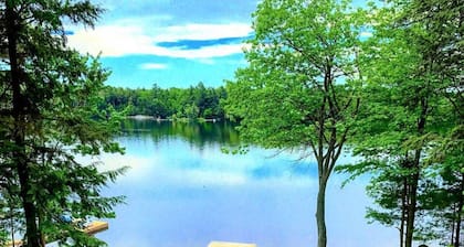 Lakeside 5BR Cottage in Bala – Group Getaway