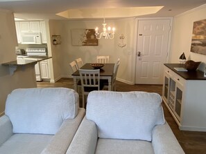 TV, DVD-spiller og bøker