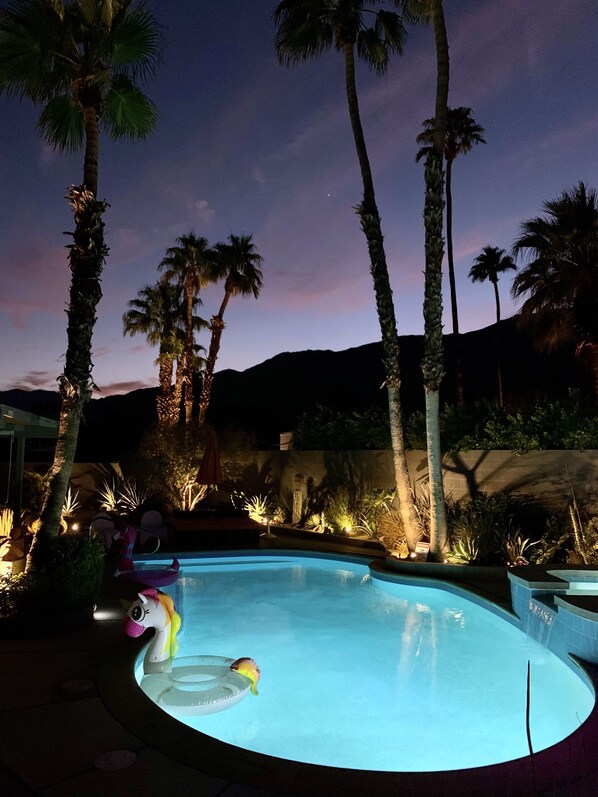 Outdoor pool, a heated pool - a private oasis with an Italian twist (Palm springs)