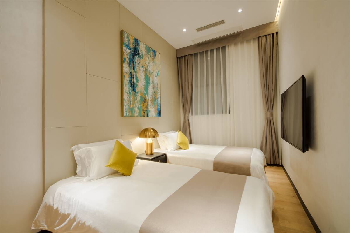 Desk, blackout curtains, free WiFi, bed sheets