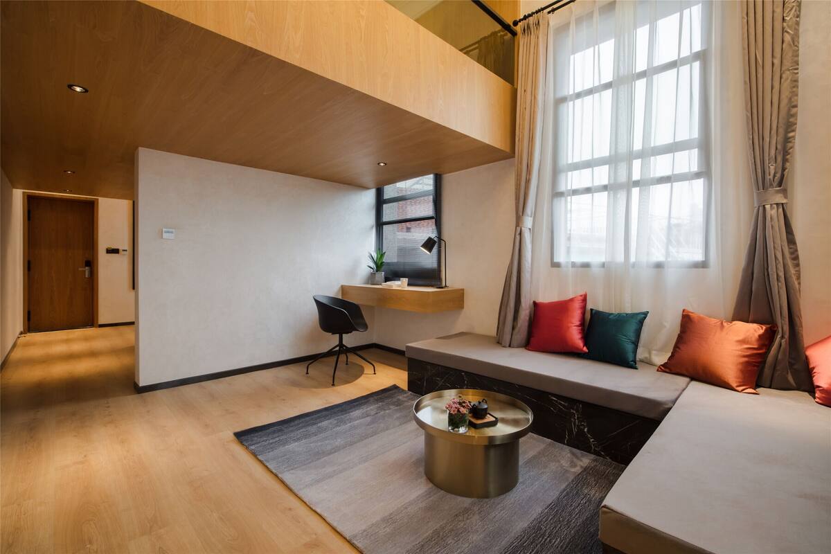 Desk, blackout curtains, free WiFi, bed sheets