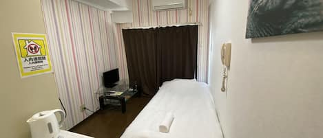 ベーシック ルーム 禁煙 | デスク、遮光カーテン、WiFi (無料)、ベッドシーツ