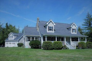 Exterior - Charming Beach House - Fire Pit & Jetted Tub (Hancock)