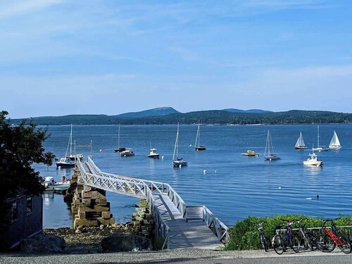 Pine & Sea Beach Retreat - Fire Pit, Jetted Tub