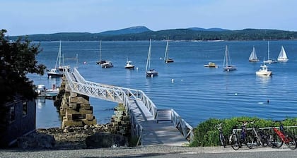 Pine & Sea Beach Retreat - Fire Pit, Jetted Tub