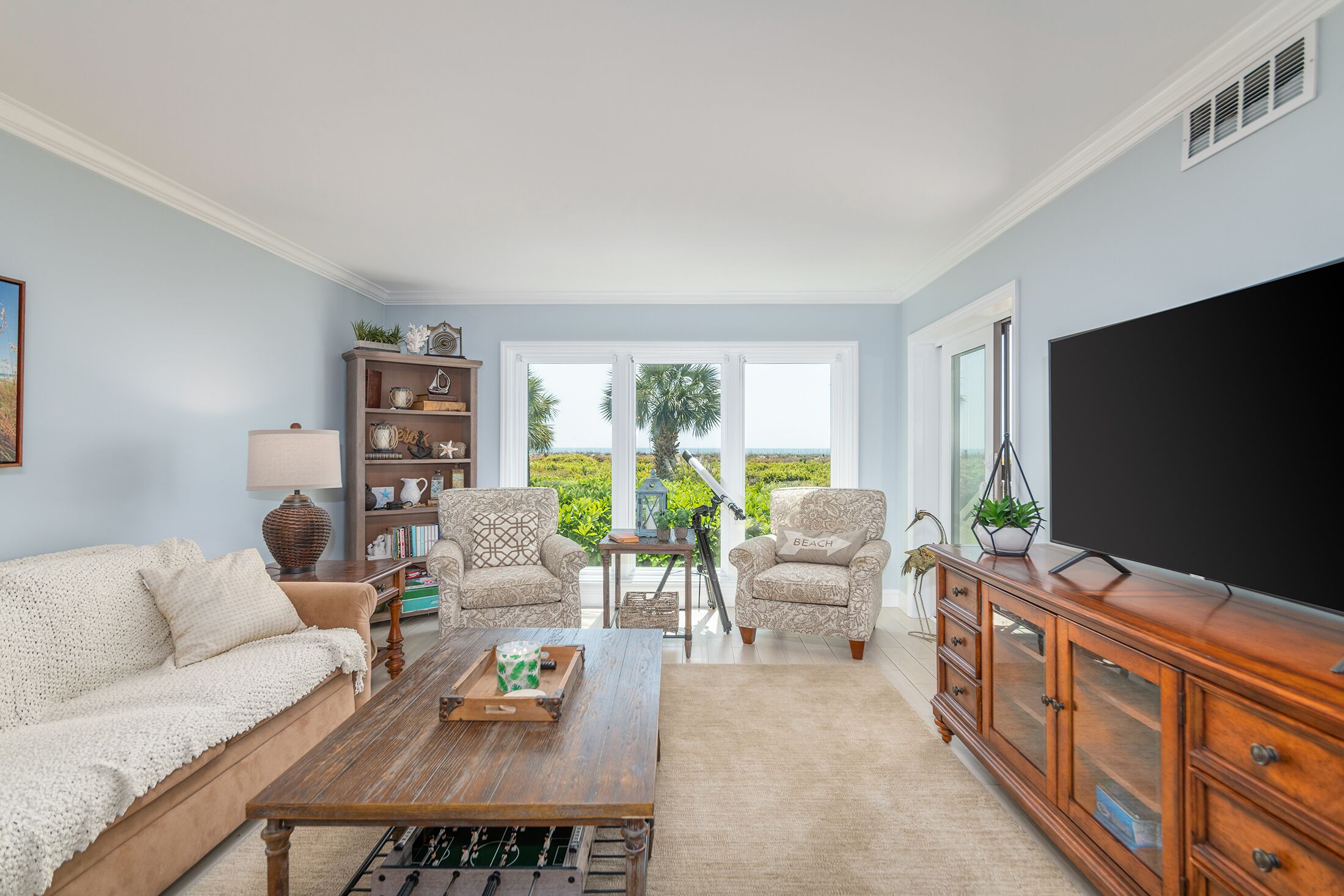 Smart TV, books, stereo