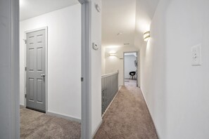 Interior - CLEAN, RENOVATED AND READY FOR YOUR STAY! (Atlanta)