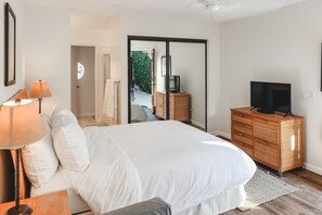 3 bedrooms, iron/ironing board, free WiFi, bed sheets - ON Golf Course 3BR w Private Casita Patio BBQ Steps to La Quinta Resort + Pools (La Quinta)