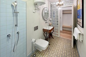 Dusche, Haartrockner, Handtücher