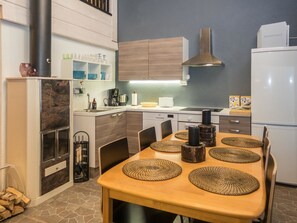 Fridge, microwave, dishwasher, cookware/dishes/utensils