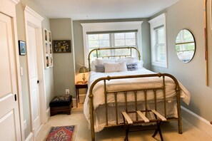 Unclassified image, 4 of 45, button