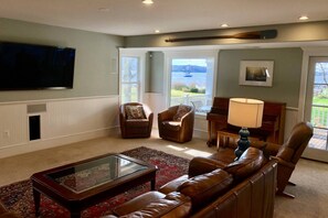 Unclassified image, 2 of 45, button