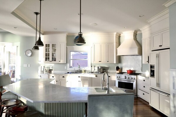 Fridge, microwave, dishwasher, coffee/tea maker - Stunning Waterfront Home in Round Bay with multiple living spaces (Severna Park)