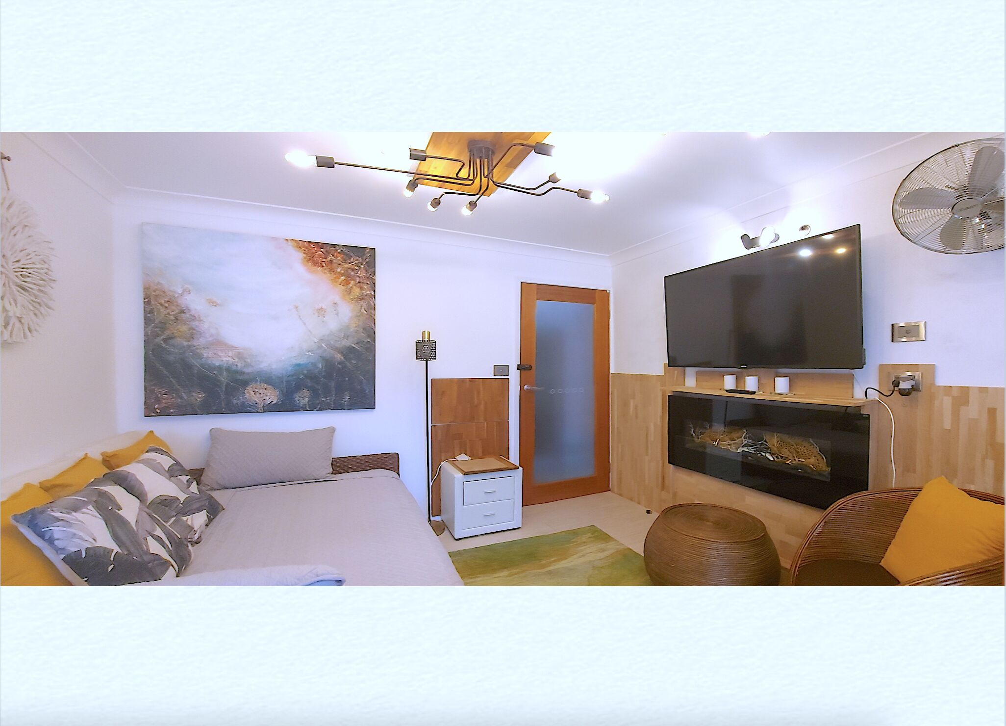 LUCKY Beach HOME! Centre of Palm Beach. Walk to Beach, Cafes, Golf Club, Jonah's