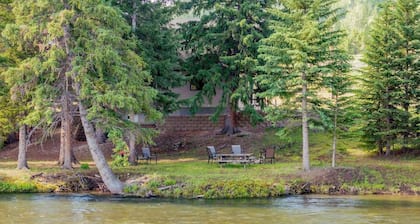Clarks Fork Crossing- Direct River Access, Large family Cabin!