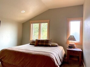 5 bedrooms, free WiFi, bed sheets