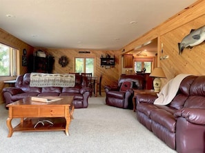 Smart TV - Clarks Fork Crossing- Direct River Access, Large family Cabin! (Cody)
