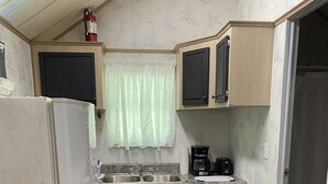 Coffee/tea maker, fridge, microwave, toaster - Coastal Cottage 526 Steinhatchee Florida  (Steinhatchee)