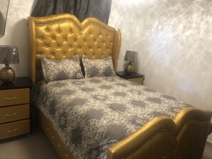 2 habitaciones, tabla de planchar con plancha y wifi gratis 