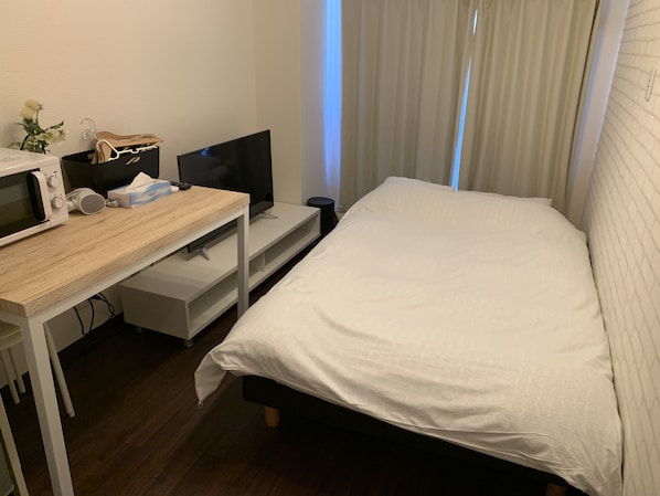 1 bedroom, desk, free WiFi, bed sheets