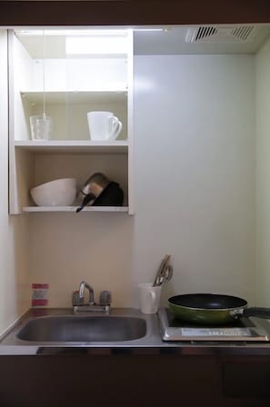 Apartment, Non Smoking | Private kitchenette | Fridge, microwave, stovetop, electric kettle