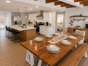 Dining - Newly Remodeled 3bd/3bh | 10 mins to the Beach (South Sarasota)