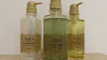 Combined shower/tub, hair dryer, towels, shampoo