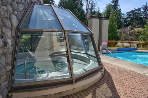 Marquise 206 Cozy Quiet 1 bedroom / 1.5 bath Suite, Pool, Forest View, Ski in/Ski out