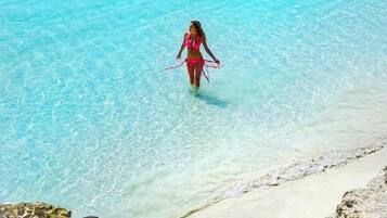 Beach nearby, sun-loungers, beach towels