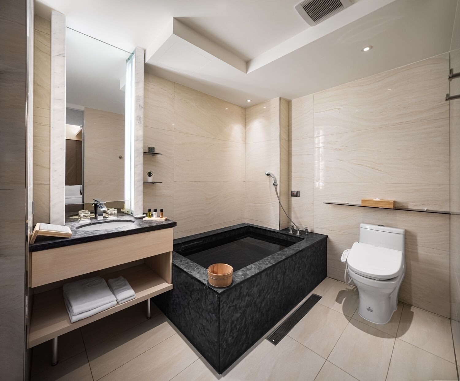 standard double room | bathroom | separate bathtub and shower, spring water bathtub, free toiletries