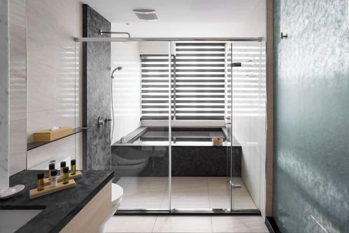 Baño | Tina y regadera independientes y tina con aguas termales