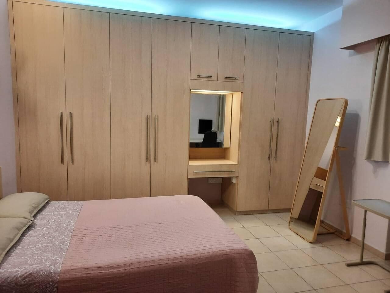 3 chambres, fer et planche à repasser, Wi-Fi, draps fournis