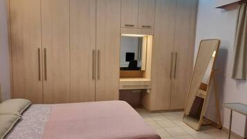 3 chambres, fer et planche à repasser, Wi-Fi, draps fournis