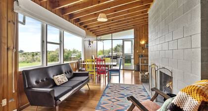 Queenie - Waikanae Beach Holiday Home