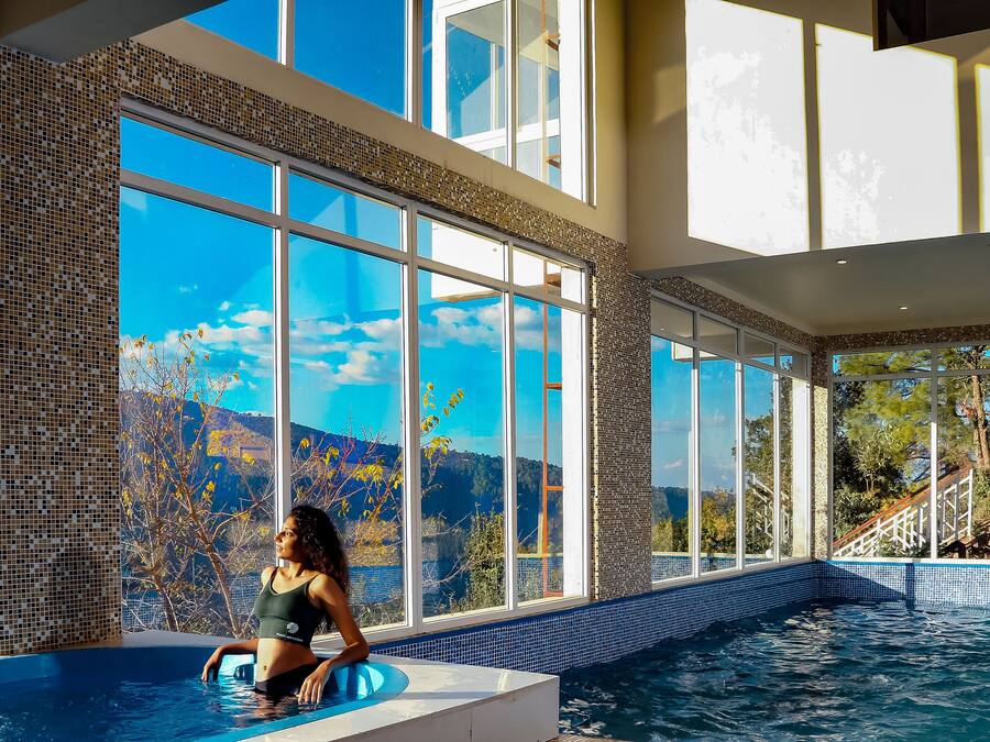 Indoor pool, sun loungers