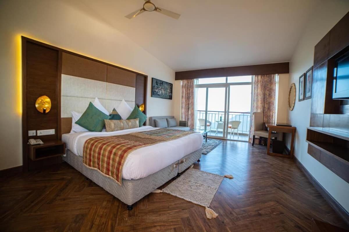 Premium bedding, down comforters, pillowtop beds, in-room safe