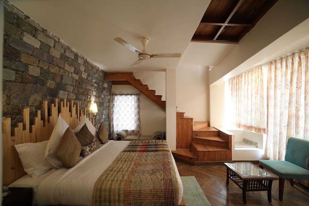 Chambre Quadruple Familiale, vue montagne | Literie de qualité supérieure, couette en duvet d'oie, surmatelas