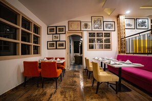 Dining - juSTa Mukteshwar Retreat & Spa (Dhari)