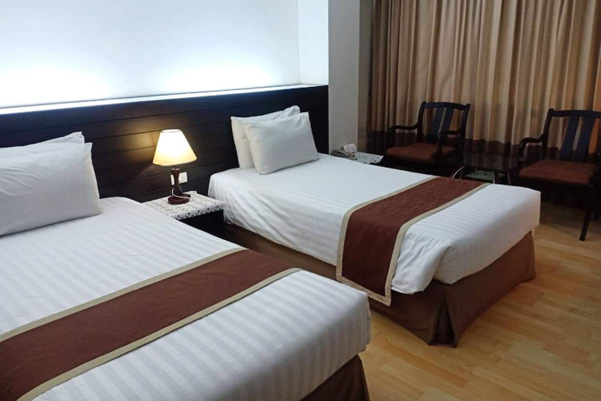 Superior Double or Twin Room | Blendingsgardiner, wi-fi (inkludert) og sengetøy